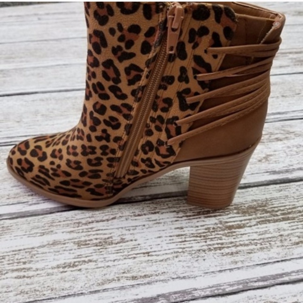 New Hostess Pick Very Violative Leopard Booties - Picture 4 of 7